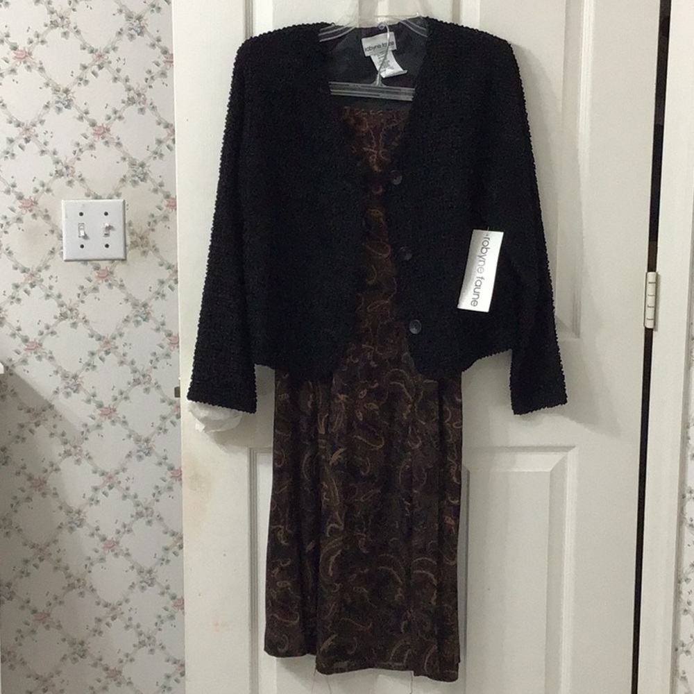 Vintage 90’s medium knitted sweater jacket w/ shoulder pads & maxi skirt set.